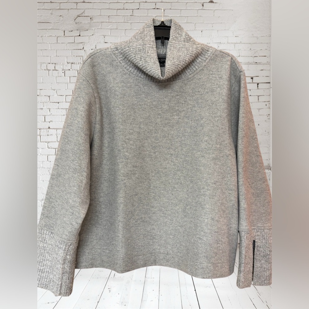 EUC BANANA REPUBLIC FACTORY Cozy Gray Turtleneck Sweater